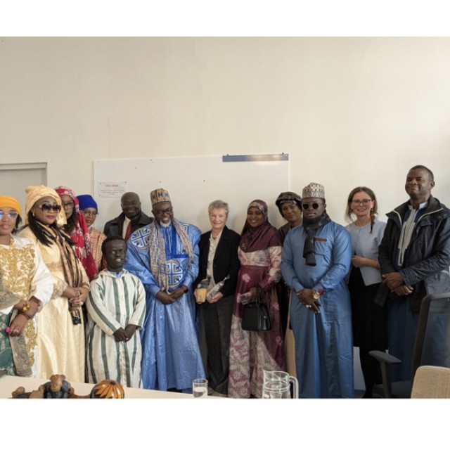 Senegalesische Delegation unter der Leitung des Kalifen von Bambilor zu Besuch bei der Katholischen Frauenbewegung Österreichs