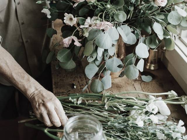 Blühende Sterne - österlicher Grabschmuck für Sternenkinder