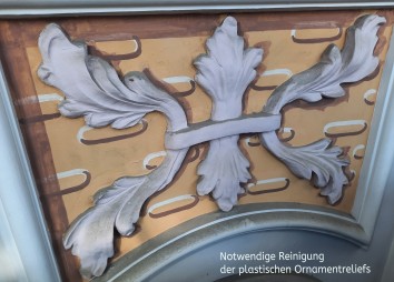 Notwendige Reinigung Der Plastischen Ornamentreliefs