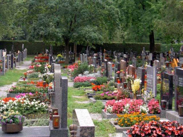 Allerheiligen - Gräbersegnung am Westfriedhof