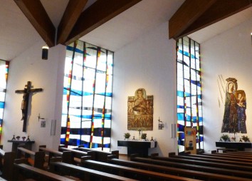 Fenster und Seitenaltäre