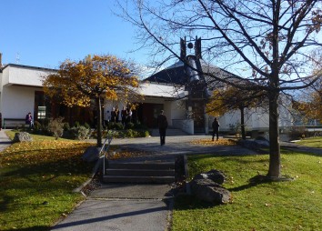 Kirche und Pfarrzentrum