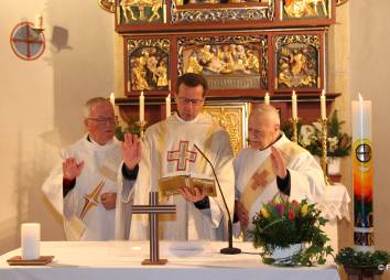 Diakon Nocker beim Festgottesdienst der Kirche St. Peter in Heinfels