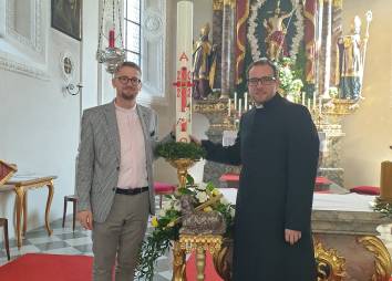 Pfarrer Piotr mit unserem Priesteramtskanditaten Hannes